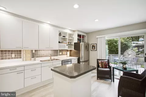 11436 Links Dr, Reston, VA 20190 photo 4