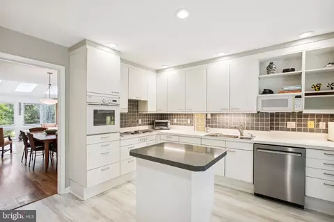 11436 Links Dr, Reston, VA 20190 photo 6