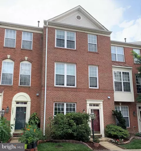 13093 Park Crescent Cir, Herndon, VA 20171