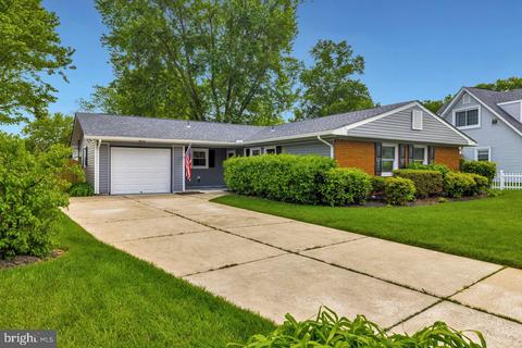 5401 Dunsmore Rd, Alexandria, VA 22315