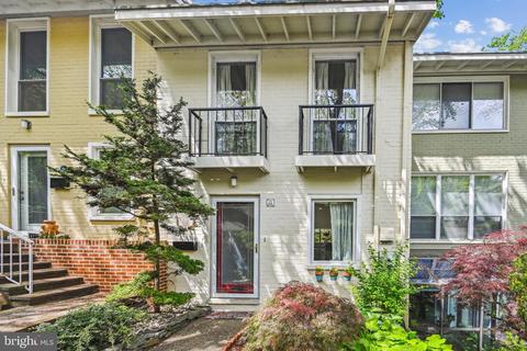 11468 Orchard Ln, Reston, VA 20190