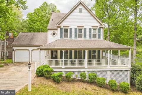 2203 Quartermaster Ln, Reston, VA 20191