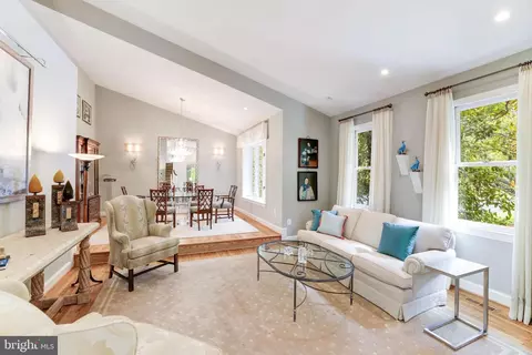 8428 Holly Leaf Dr, Mclean, VA 22102 photo 6