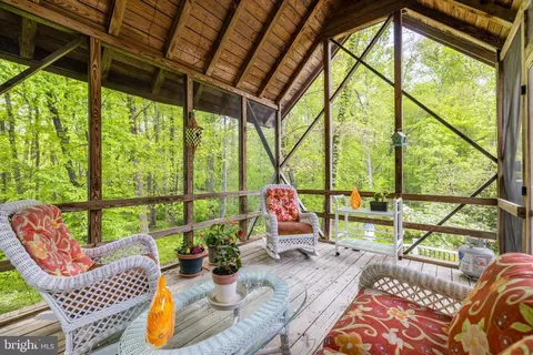 8428 Holly Leaf Dr, Mclean, VA 22102 photo 21