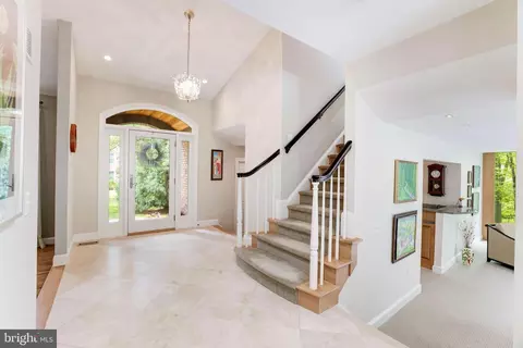 8428 Holly Leaf Dr, Mclean, VA 22102 photo 5