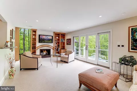 8428 Holly Leaf Dr, Mclean, VA 22102 photo 30