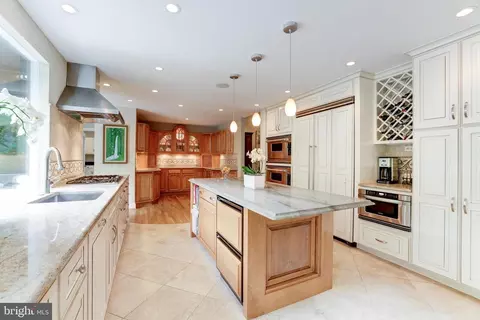 8428 Holly Leaf Dr, Mclean, VA 22102 photo 7