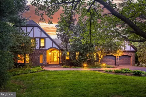 8428 Holly Leaf Dr, Mclean, VA 22102