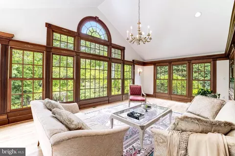 8428 Holly Leaf Dr, Mclean, VA 22102 photo 25