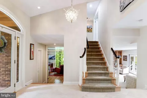 8428 Holly Leaf Dr, Mclean, VA 22102 photo 33