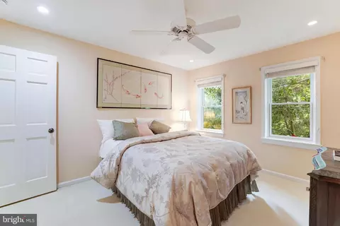 8428 Holly Leaf Dr, Mclean, VA 22102 photo 39