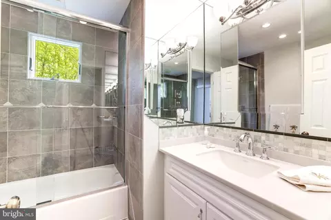 8428 Holly Leaf Dr, Mclean, VA 22102 photo 40