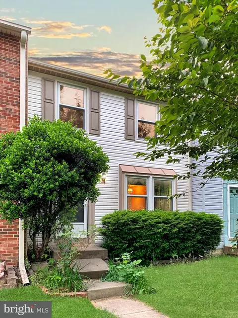 6354 Generals Ct, Centreville, VA 20121