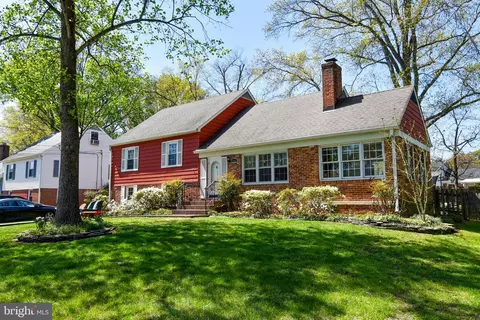 8506 Crown Pl, Alexandria, VA 22308