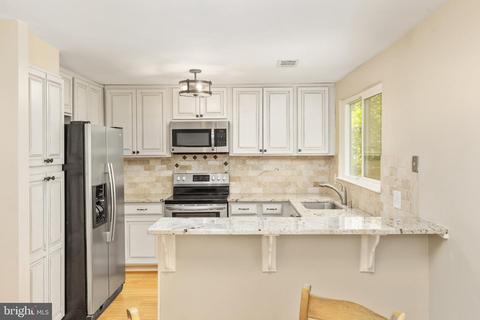11729 Summerchase Cir #1729C, Reston, VA 20194