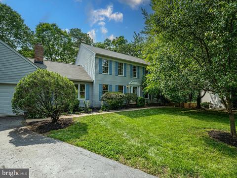 1413 Dulles Pl, Herndon, VA 20170