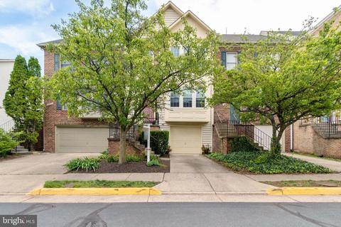 5515 Sully Lake Dr, Centreville, VA 20120