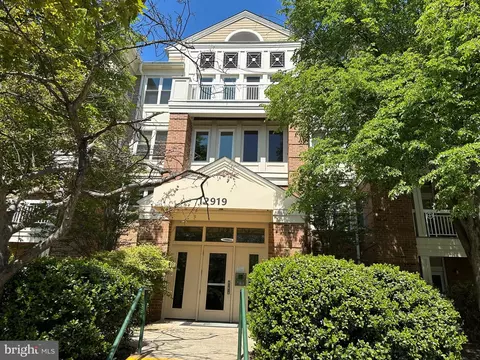 12919 Alton Sq #218, Herndon, VA 20170