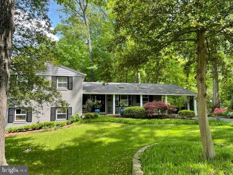 8620 Bridle Wood Dr, Springfield, VA 22152