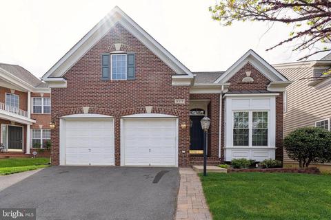8317 Middle Ruddings Dr, Lorton, VA 22079