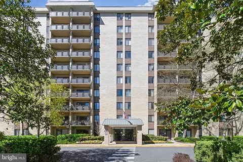 3100 S Manchester St #911, Falls Church, VA 22044