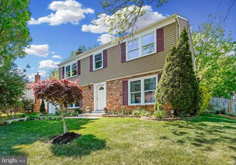 1005 Hertford St, Herndon, VA 20170