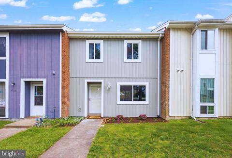1087 Knight Ln, Herndon, VA 20170
