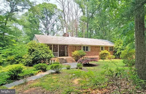 1640 Besley Rd, Vienna, VA 22182
