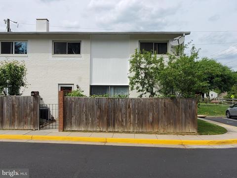 600 Adams St #1, Herndon, VA 20170