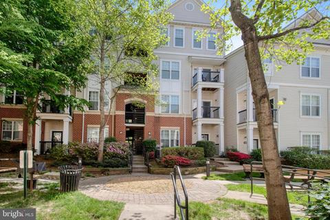 11395 Aristotle Dr #11-313, Fairfax, VA 22030