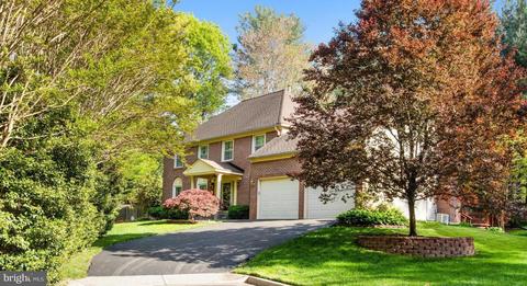 4909 Hollybrook Ln, Fairfax, VA 22032