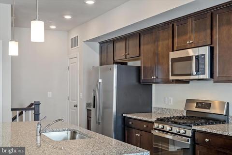 5690 Stephanie Tessa Way, Alexandria, VA 22303