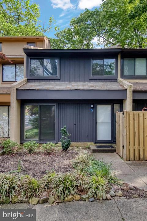 2168 Cartwright Pl, Reston, VA 20191