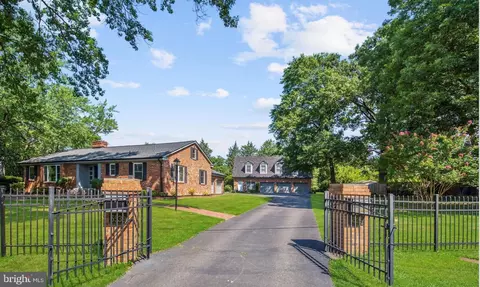 5530 5526 Bradley Blvd, Alexandria, VA 22311