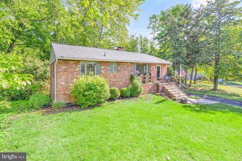 3331 Holloman Rd, Falls Church, VA 22042