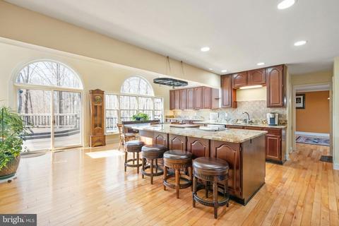 8108 Crestridge Rd, Fairfax Station, VA 22039