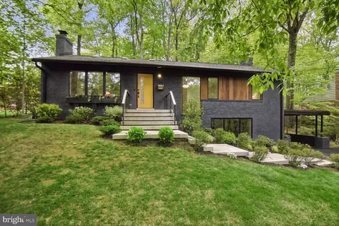 6340 Waterway Dr, Falls Church, VA 22044