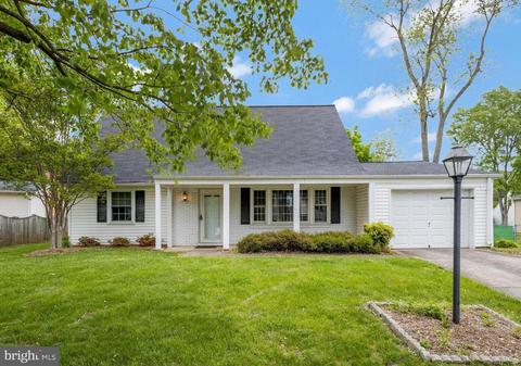 13220 Pennerview Ln, Fairfax, VA 22033