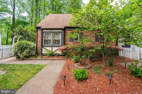 9809 Pebble Weigh Ct, Burke, VA 22015