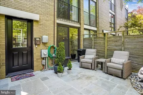 11467 Washington Plz W, Reston, VA 20190
