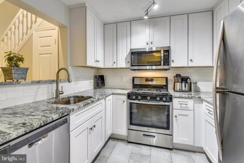 1712 Lake Shore Crest Dr #31, Reston, VA 20190