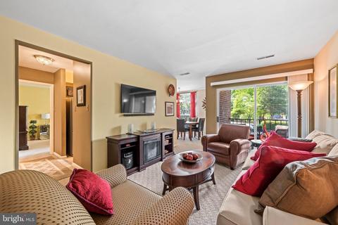 8318 Tobin Rd #24, Annandale, VA 22003