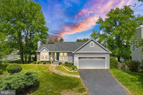 10966 Adare Dr, Fairfax, VA 22032