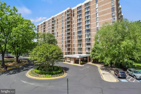 2311 Pimmit Dr #210E, Falls Church, VA 22043