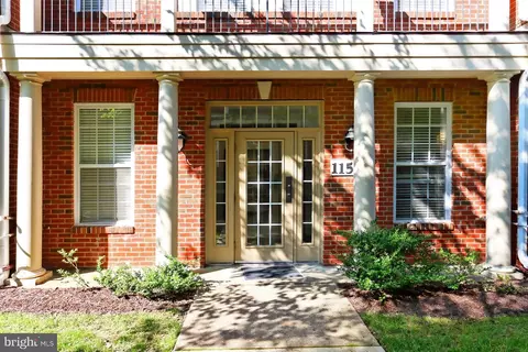 11508 Sperrin Cir #405, Fairfax, VA 22030