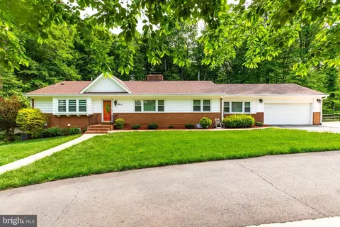 6912 Cherry Ln, Annandale, VA 22003