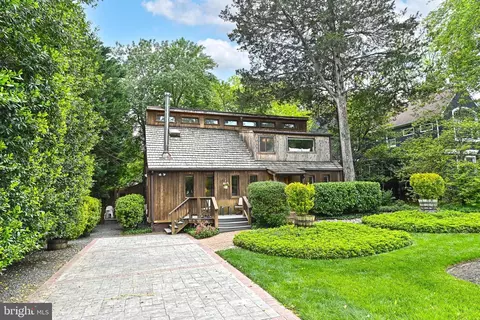 7121 Gordons Rd, Falls Church, VA 22043