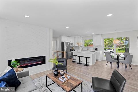 6318 Phyllis Ln, Alexandria, VA 22312