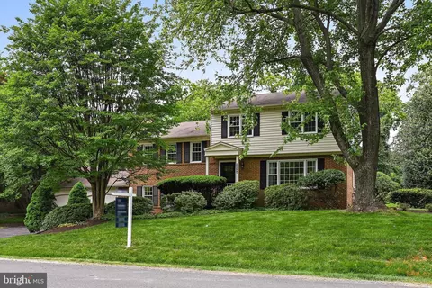1199 Meadow Green Ln, Mclean, VA 22102