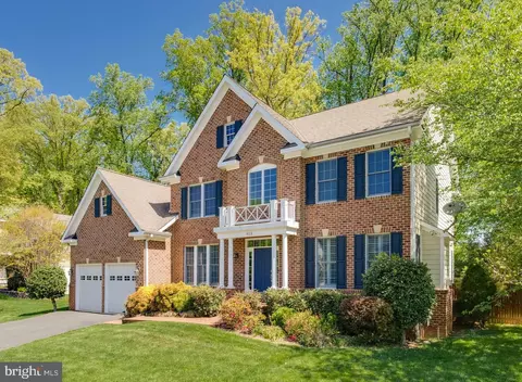 913 Plum St SW, Vienna, VA 22180